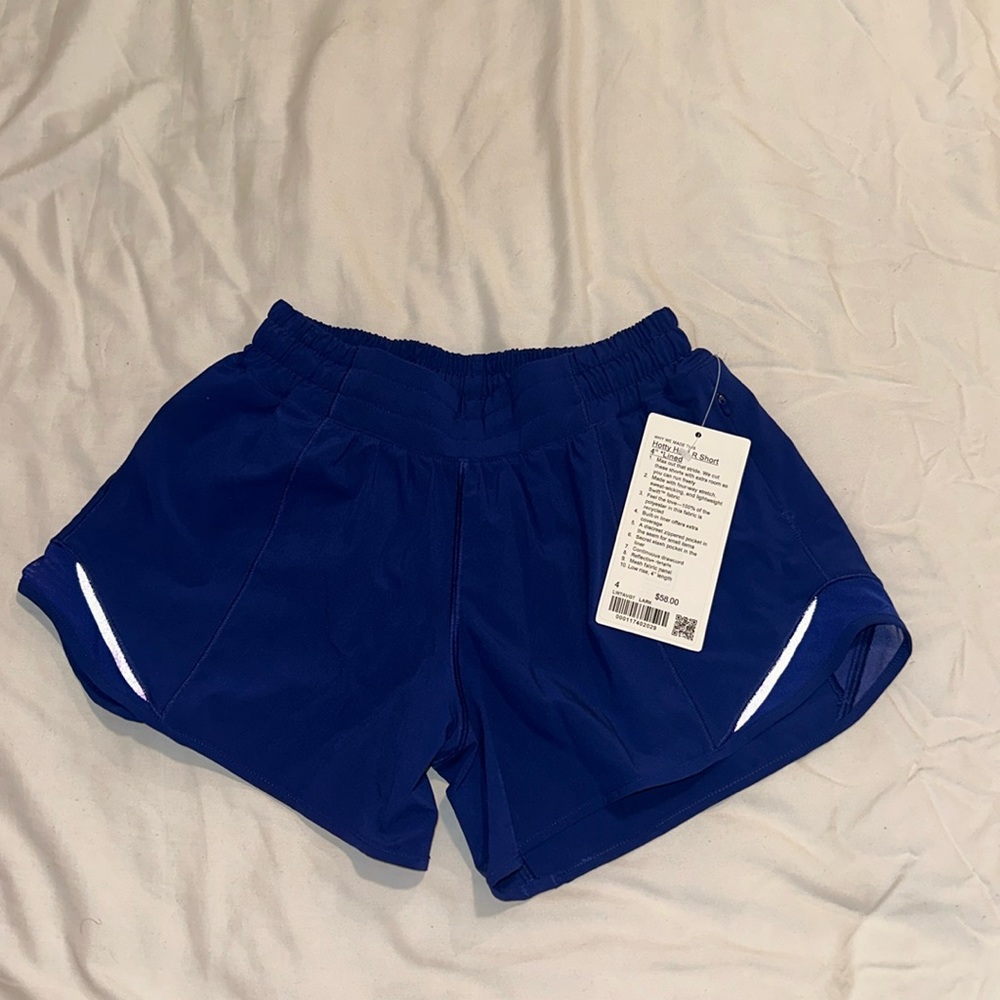 Lululemon Hotty Hot LR Short 4” size 4 Larkspur